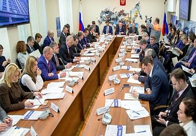Александр Козловский возглавил в Госдуме обсуждение развития экономических зон и промышленных кластеров
