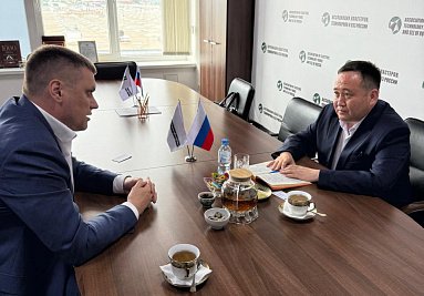 Директор АКИТ РФ Михаил Лабудин обсудил с участником программы «Время героев» Денисом Камалетдиновым развитие промышленной политики регионов